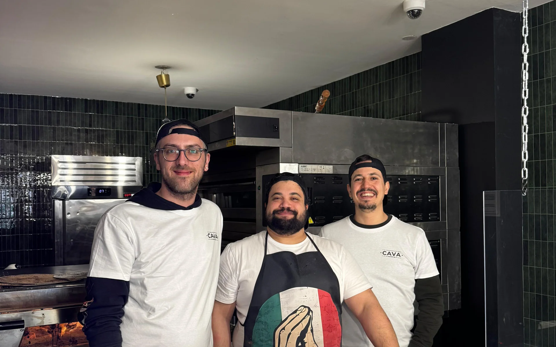 L'équipe CAVA au comptoir